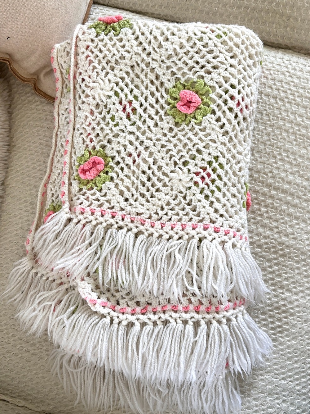 Vintage Handmade White Crochet Fringe throw blanket with Pink Rose Accents